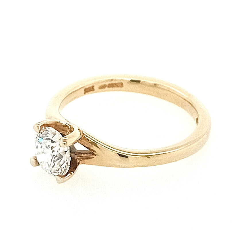18ct Yellow Gold XISS Ring Round Brillant Cut Diamond