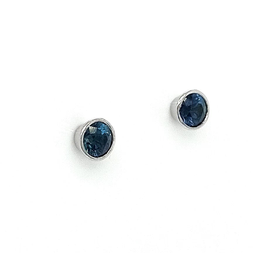 18ct White Gold Sapphire Cabochon Earrings
