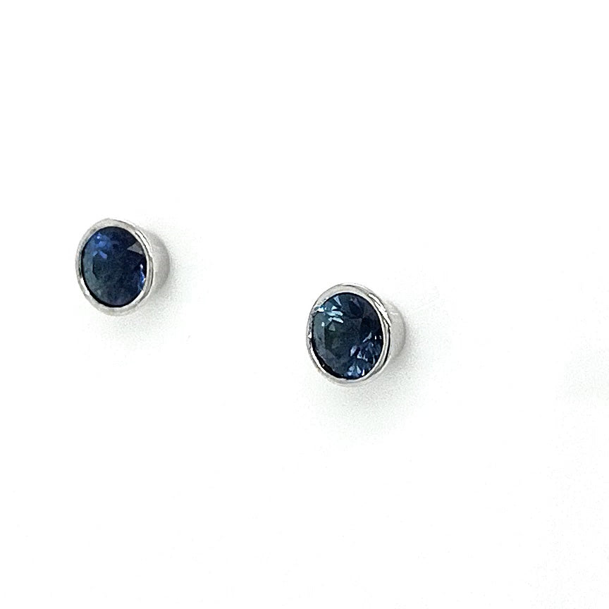 18ct White Gold Sapphire Cabochon Earrings